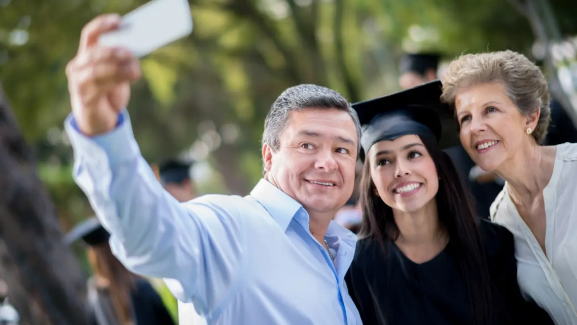 Descubre cómo el plan de ahorro Million Dollar Baby puede cambiar la vida universitaria de tu hijo.