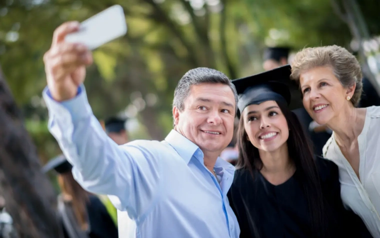 Descubre cómo el plan de ahorro Million Dollar Baby puede cambiar la vida universitaria de tu hijo.